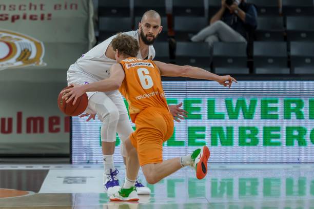 的激烈竞争 的激烈竞争